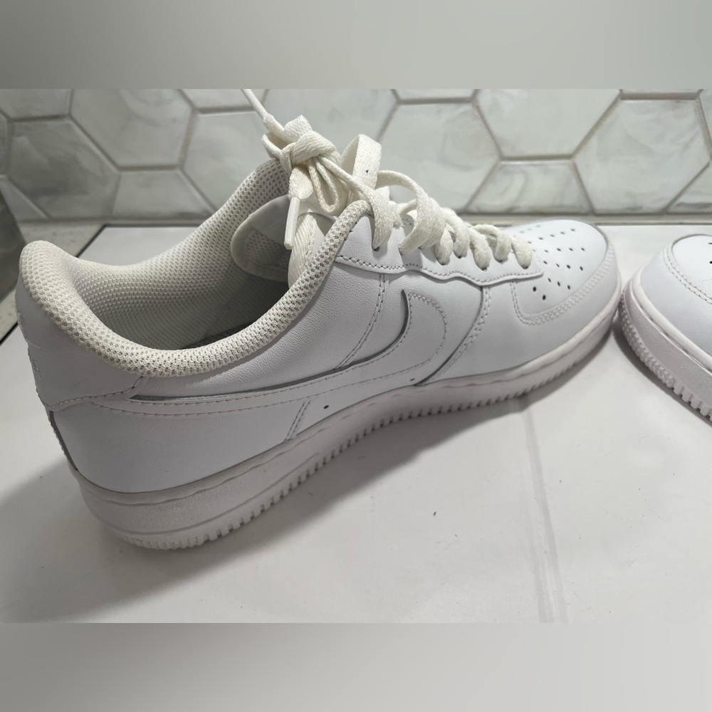 Nike Air Force 1 Low Sneakers Size 10 White Woman's DD8959-100 Great Shape - Picture 6 of 16